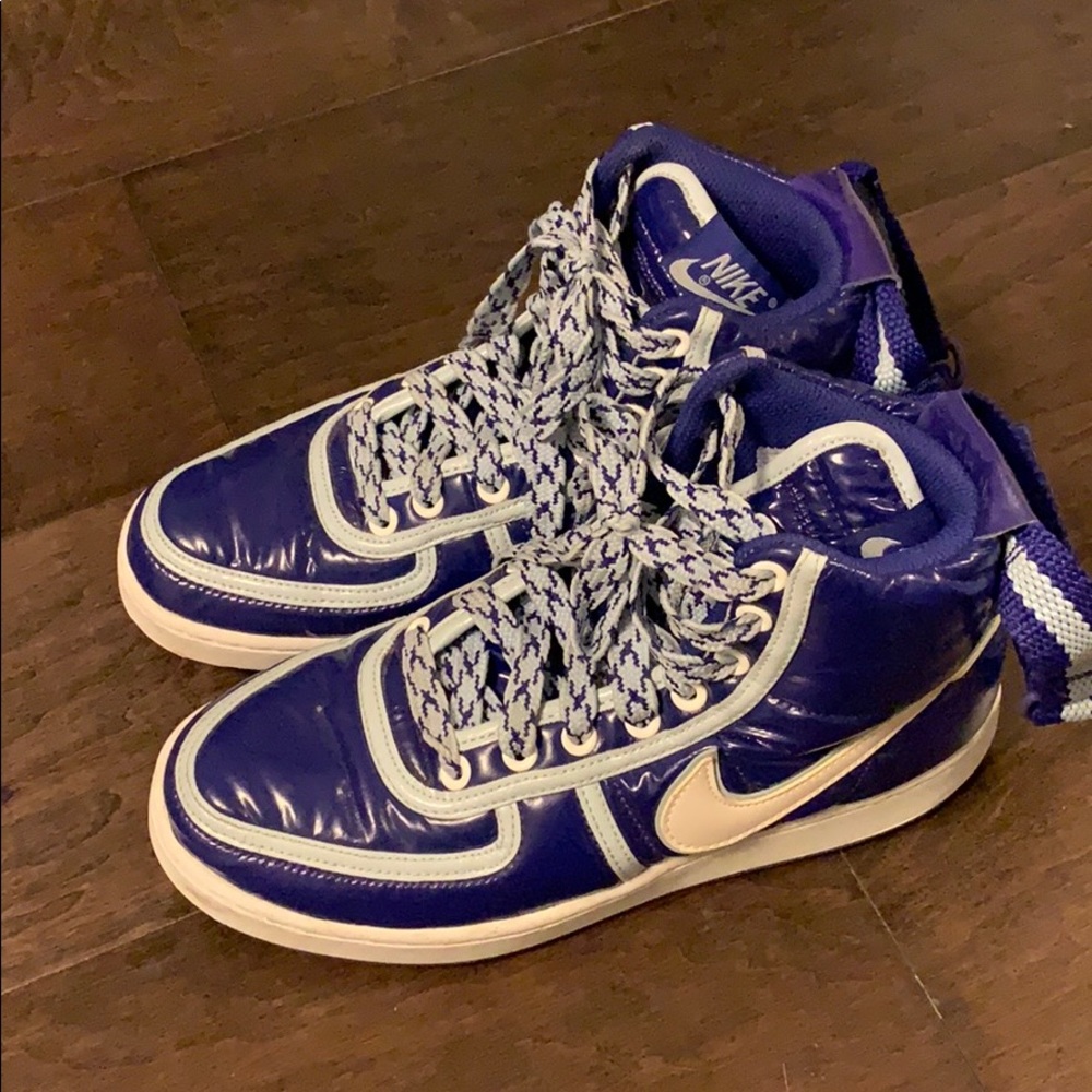 Unique nike sneakers size 7.5 in women